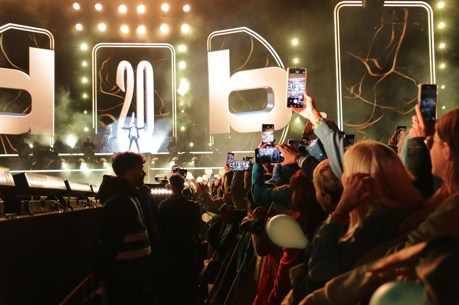 20.000 personas, 20 años