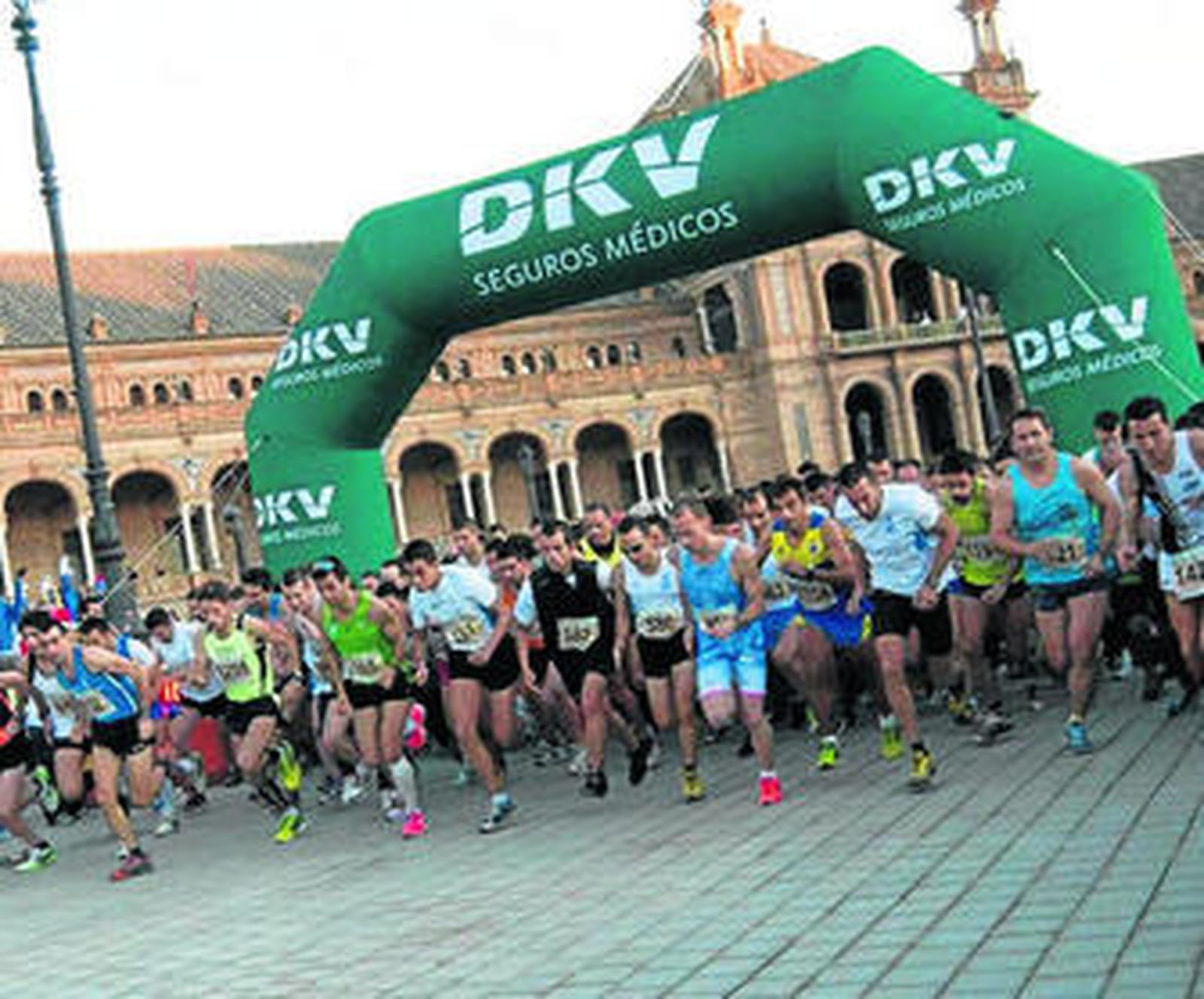 Imagen de la salida de la carrera en la Plaza de España.