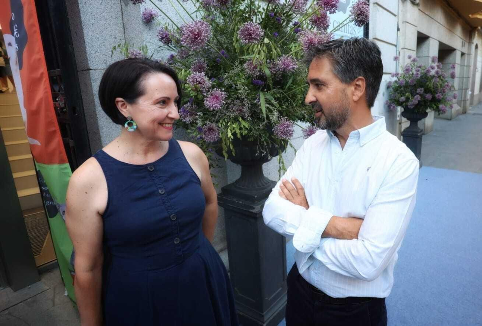 Juan Antonio Ceballos, con Nela García en la inauguración de Canitas.