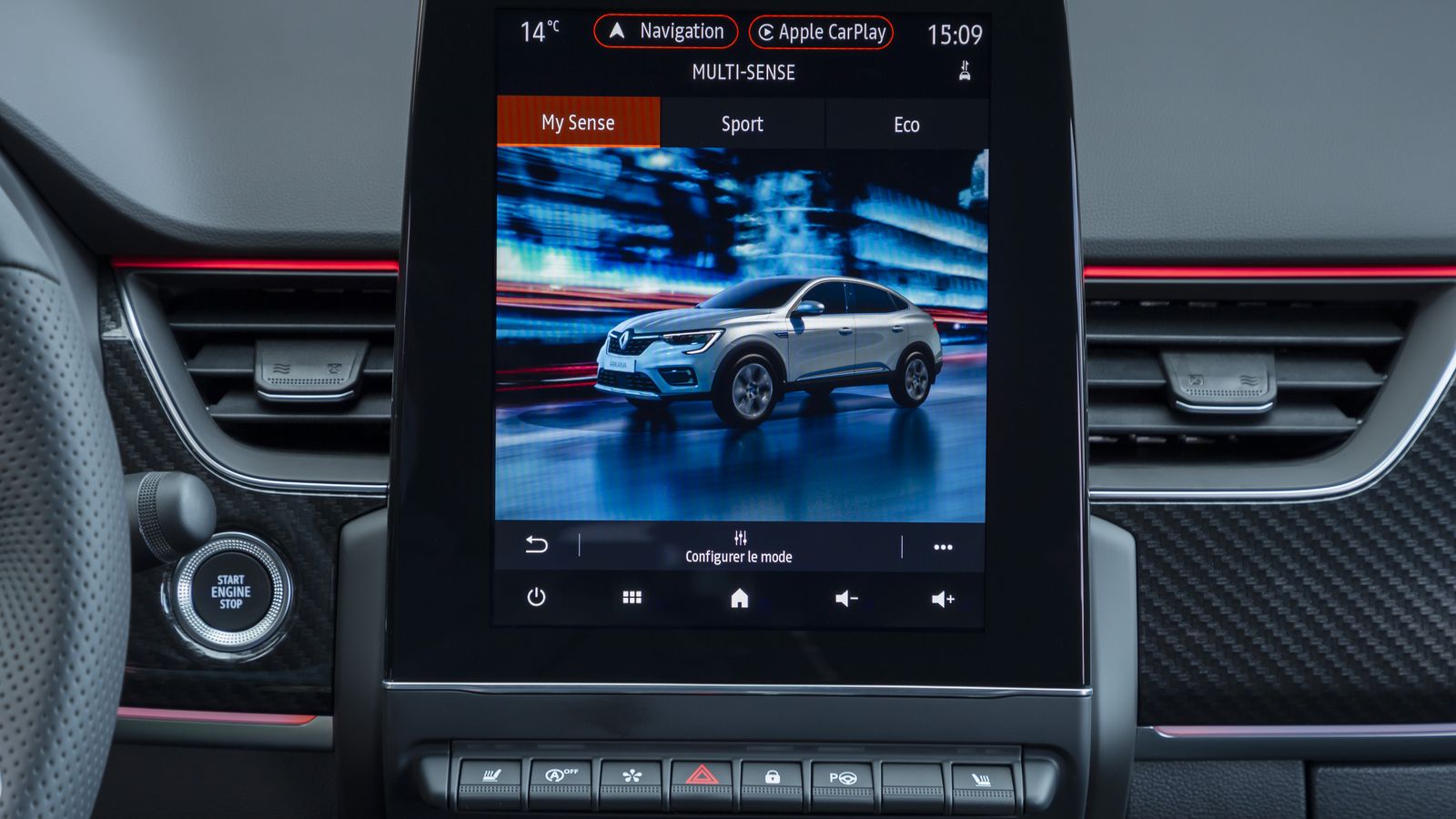 Hay tres modos de conducción, cada uno con una configuración distinta para la transmisión, dirección, luz ambiental o instrumentación, más allá de que cada uno de estos elementos admite configuraciones independientes.