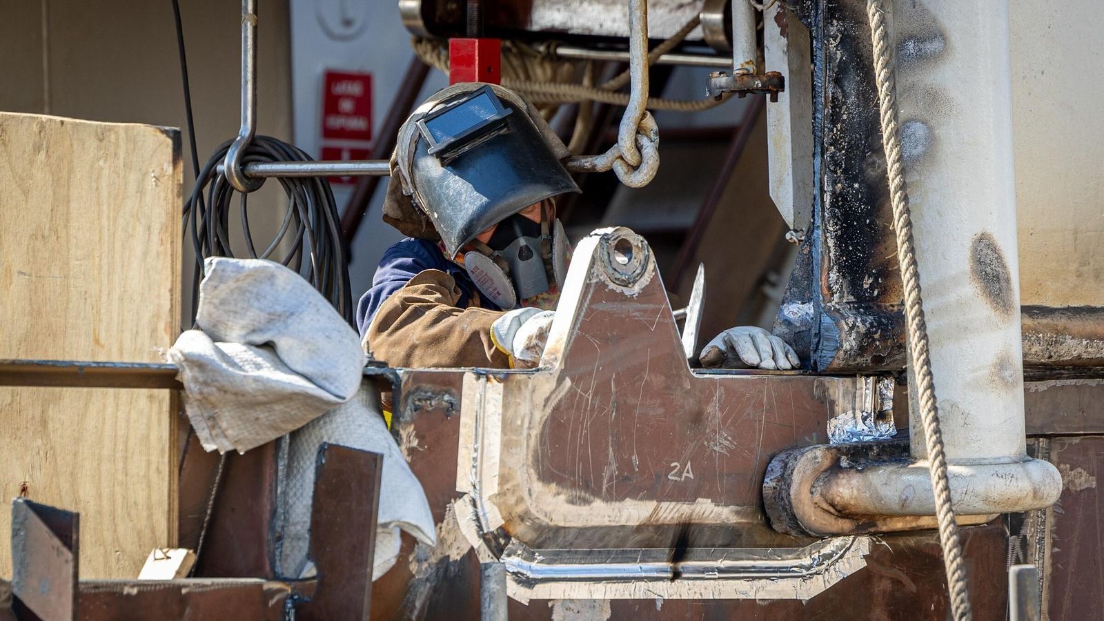 Trabajaos en la estructura del buque. Trabajaos en la estructura del buque.
