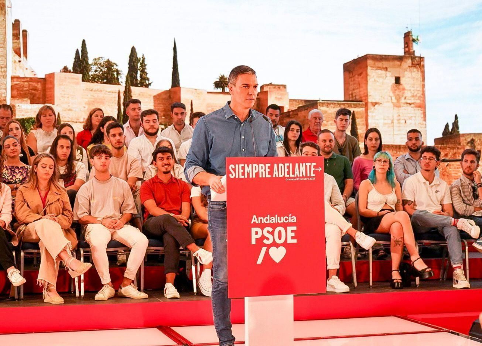 Las mejores imágenes del primer mitin de Pedro Sánchez tras recibir el encargo de formar gobierno por parte del Rey