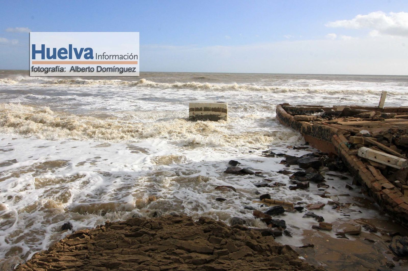 Imágenes de la visita de Rajoy y Susana Díaz a la playa de La Antilla
