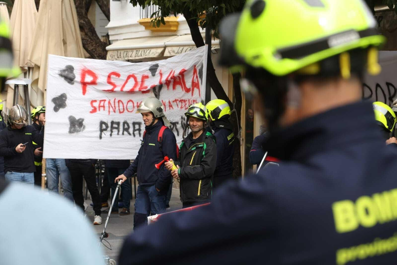 Bomberos de toda la provincia exigen en Jerez "una RPT justa" Bomberos de toda la provincia exigen en Jerez "una RPT justa"