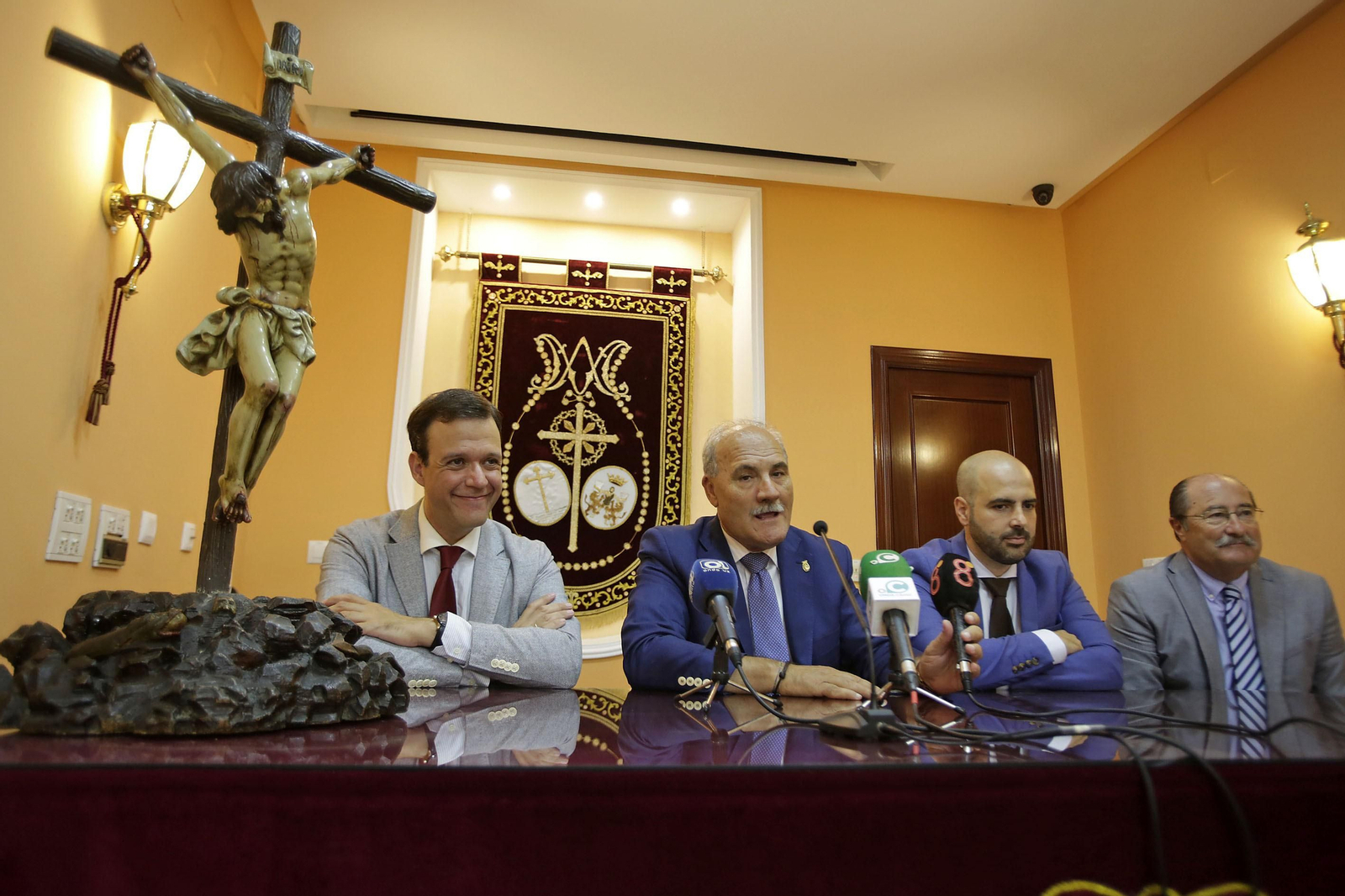 Vicente Rodríguez, Juan Carlos Jurado, Luis Rivero y Alfonso Cortés, durante su rueda de prensa en el consejo.