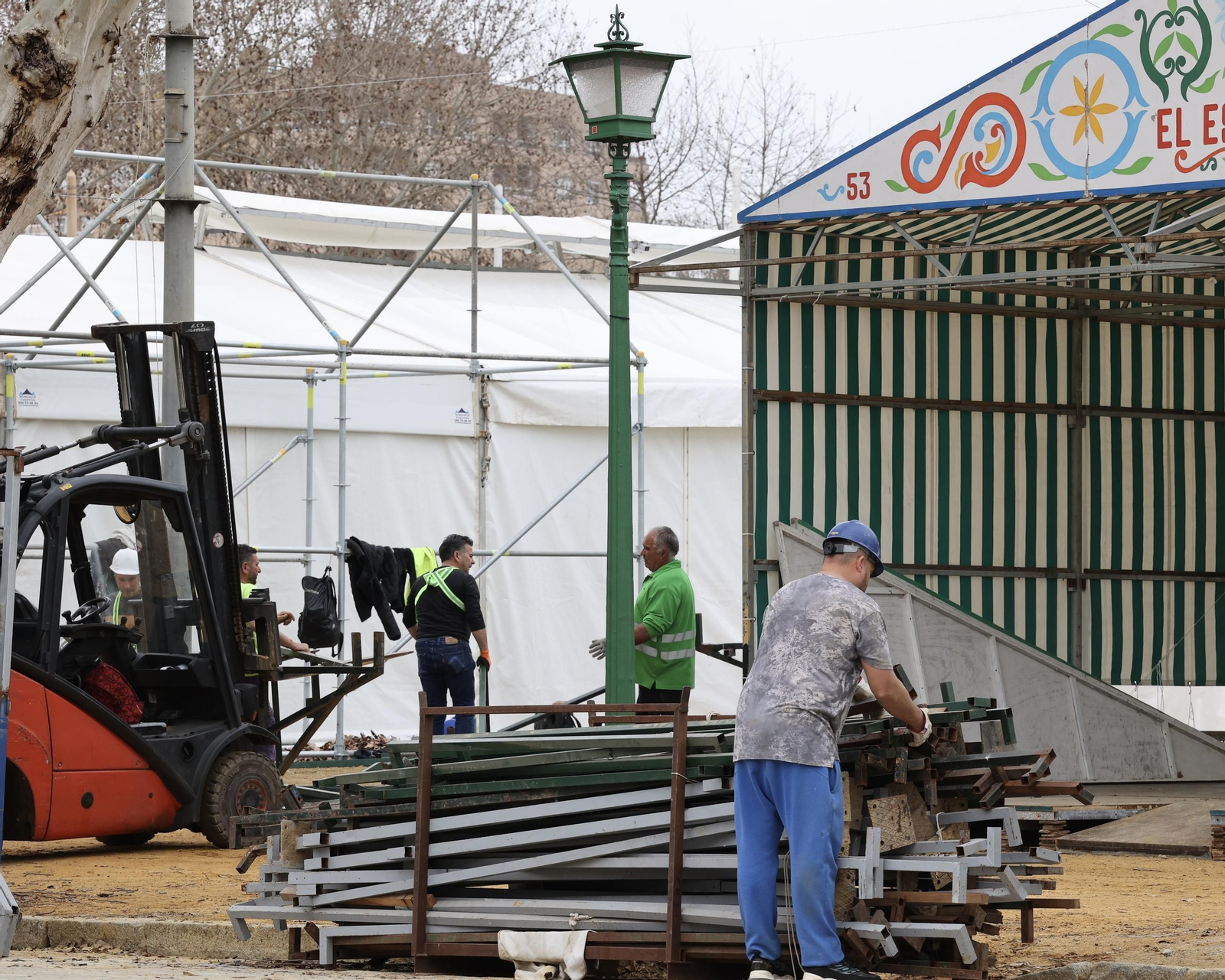 Así avanzan los trabajos del montaje de la Feria de Abril 2025