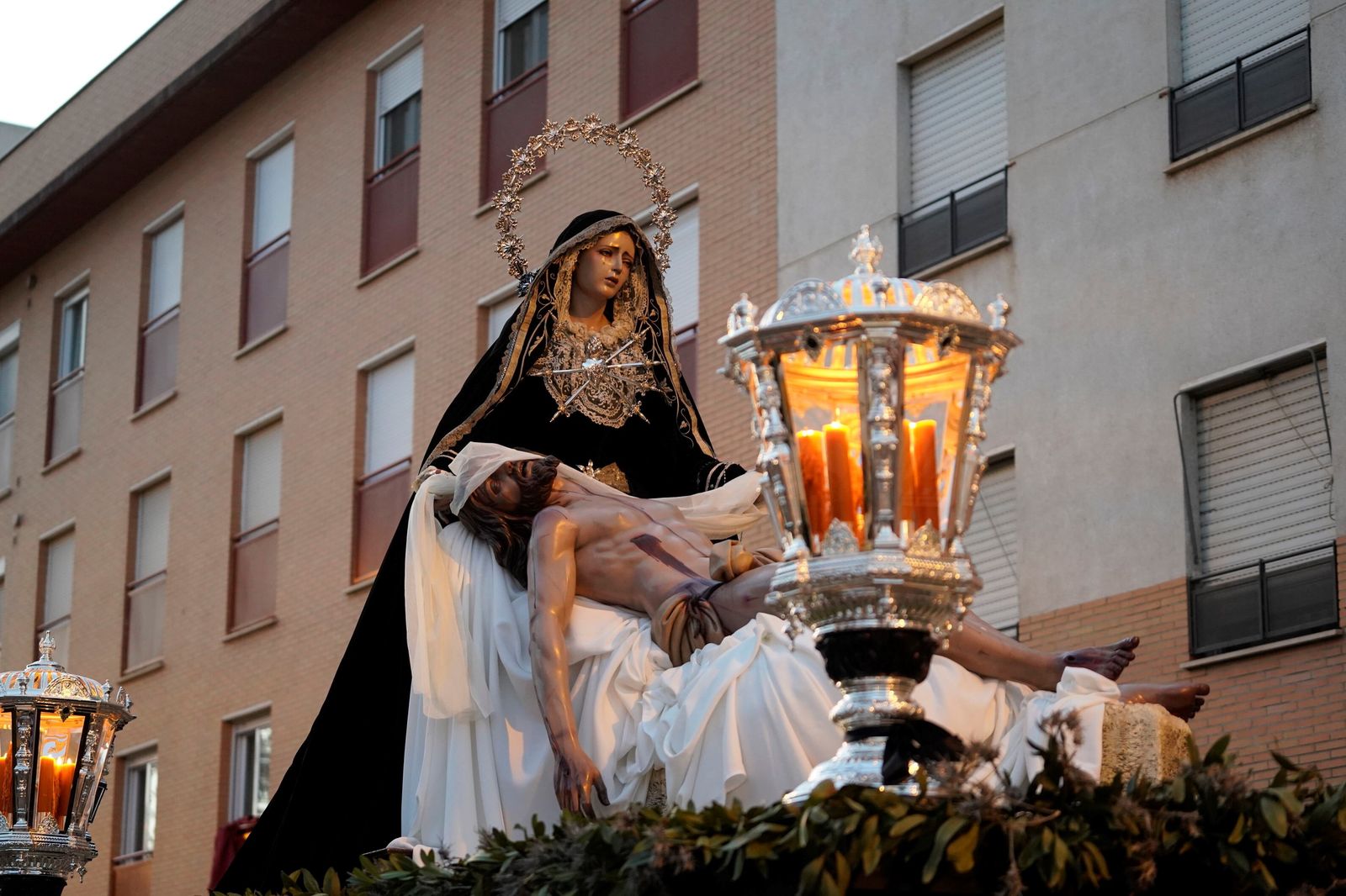 Sábado de Pasión en Córdoba: la procesión del Traslado al Sepulcro en imágenes.