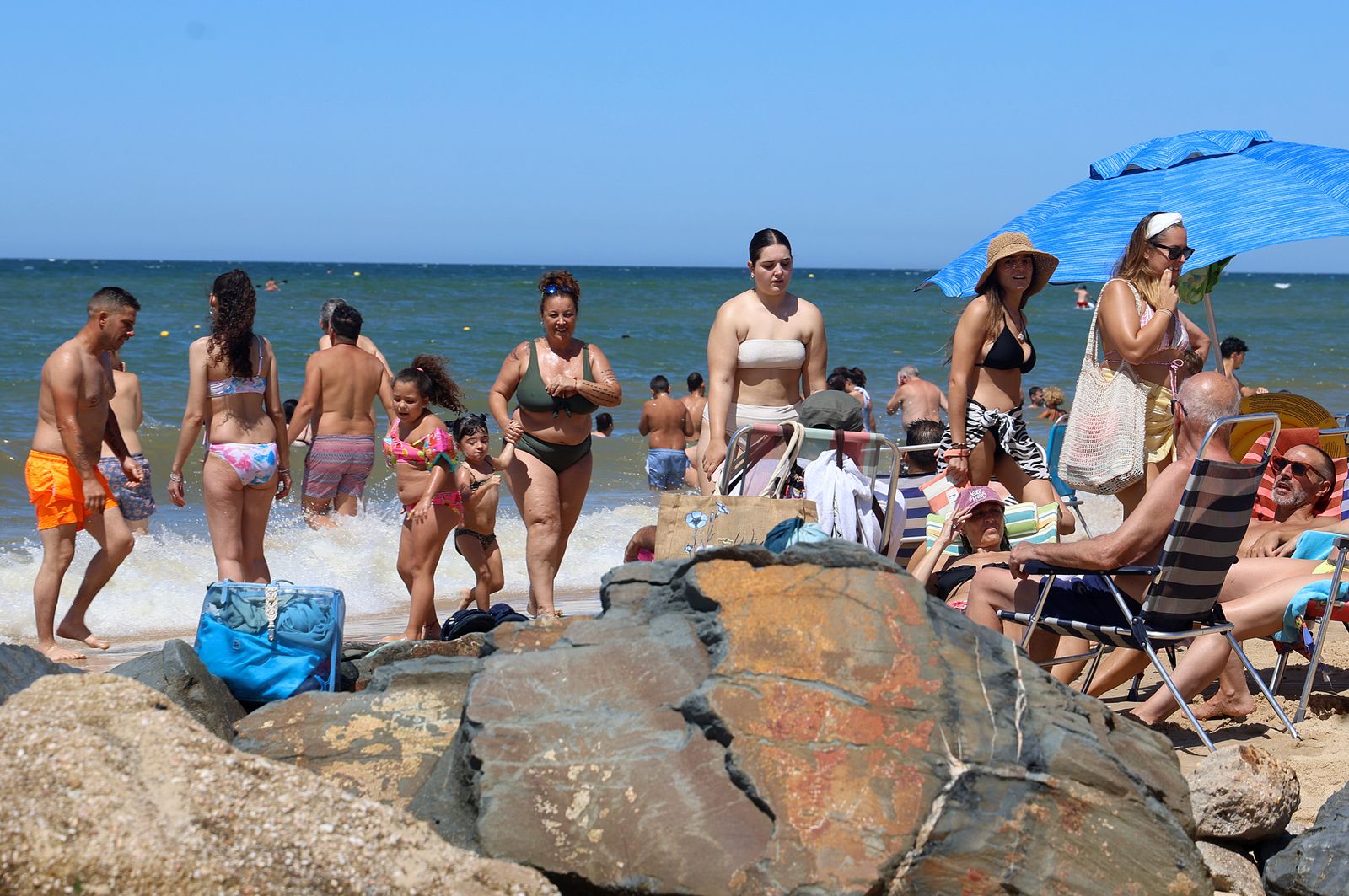Imágenes de una mañana de calor y playa en Matalascañas