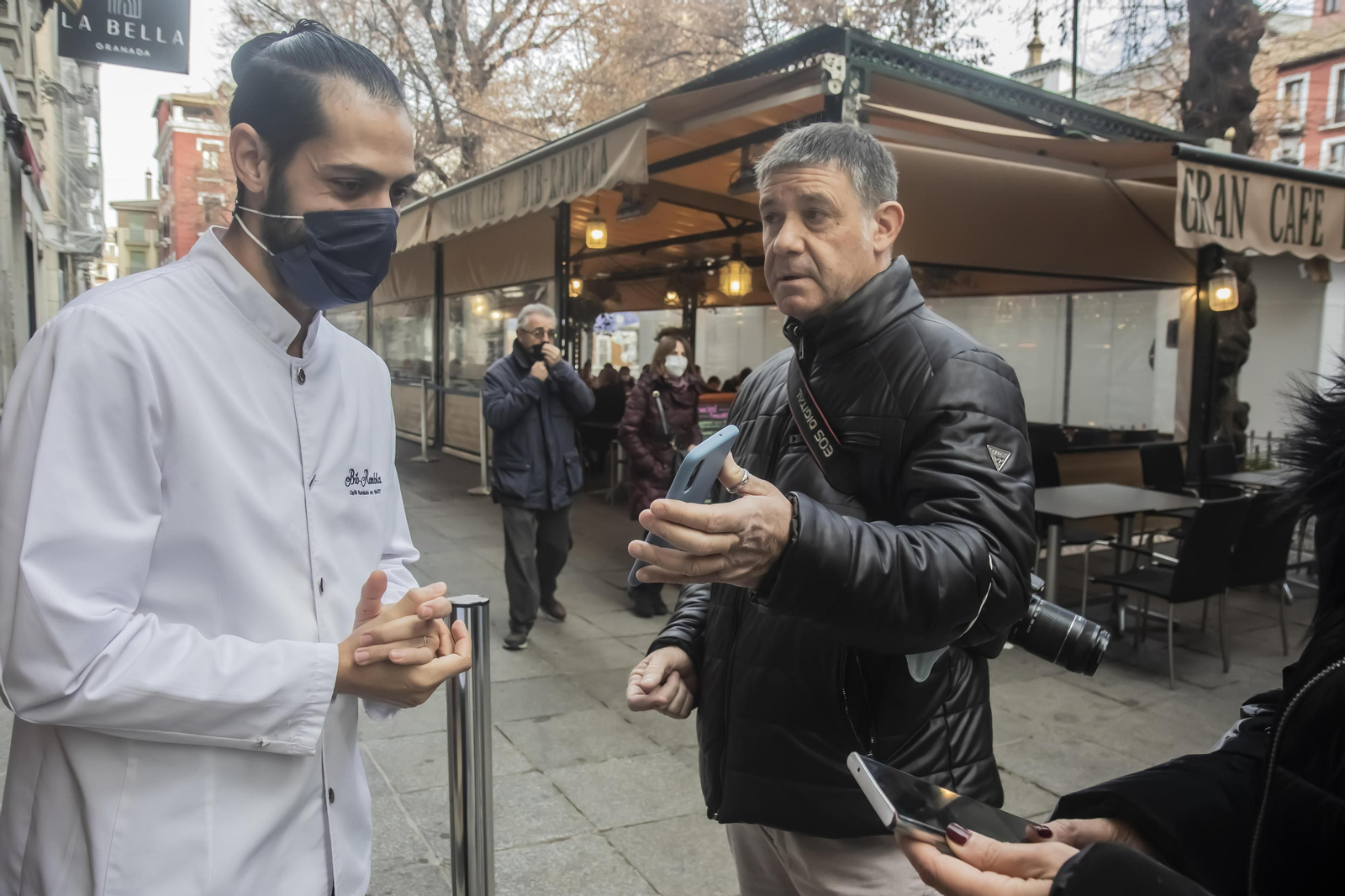 El pasaporte Covid ya es una realidad en los bares ante el aumento de contagios.