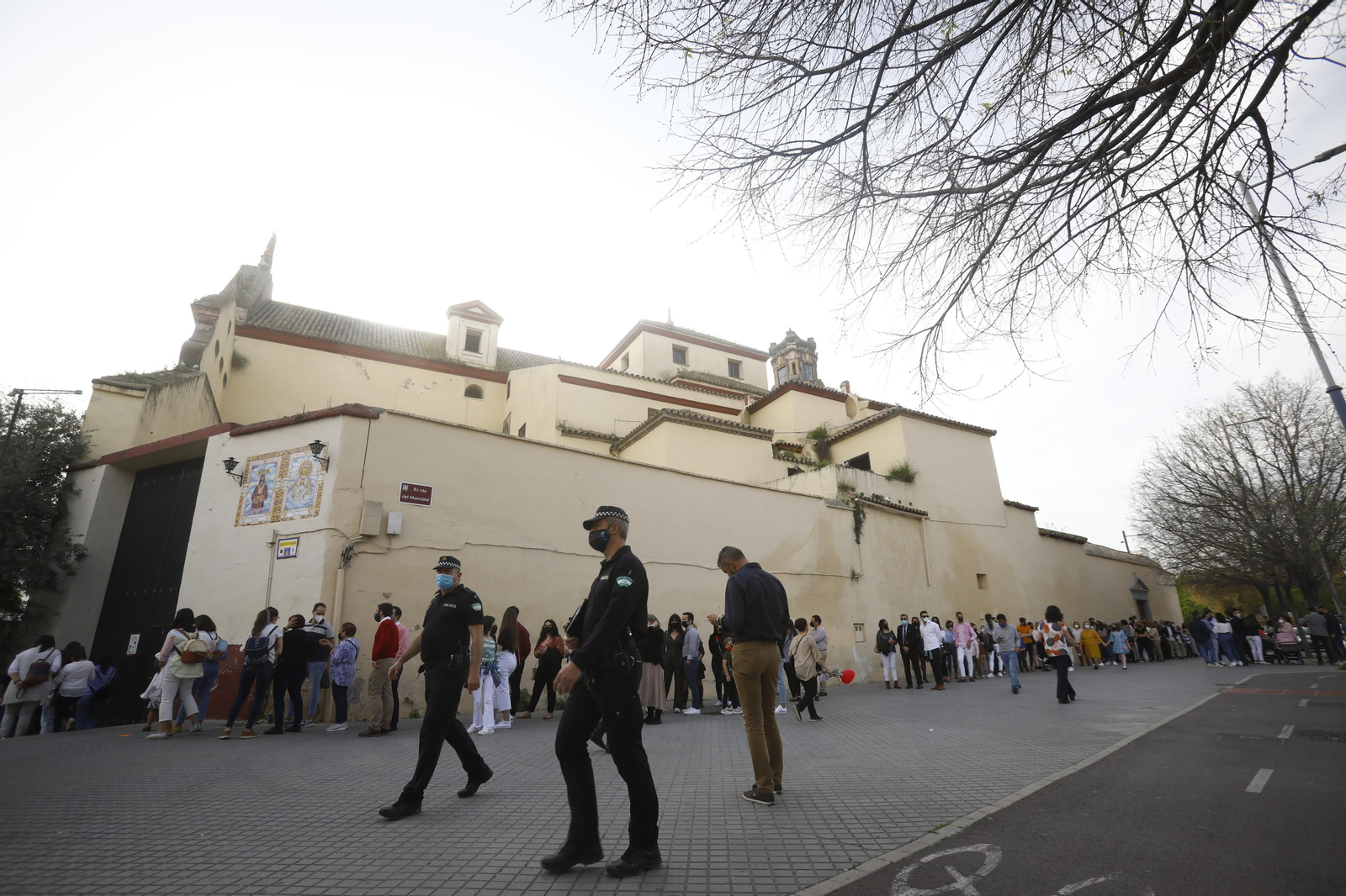 La espera para ver al Rescatado en Córdoba, en fotografías