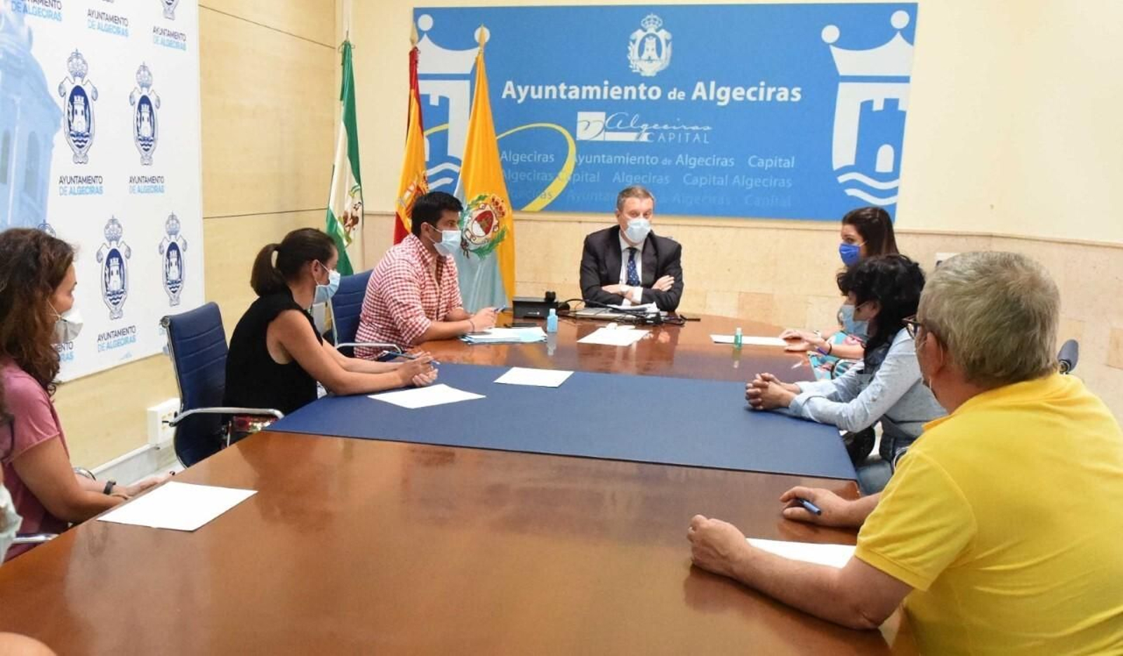 Un momento de la reunión entre los responsables municipales y los de los centros de mayores