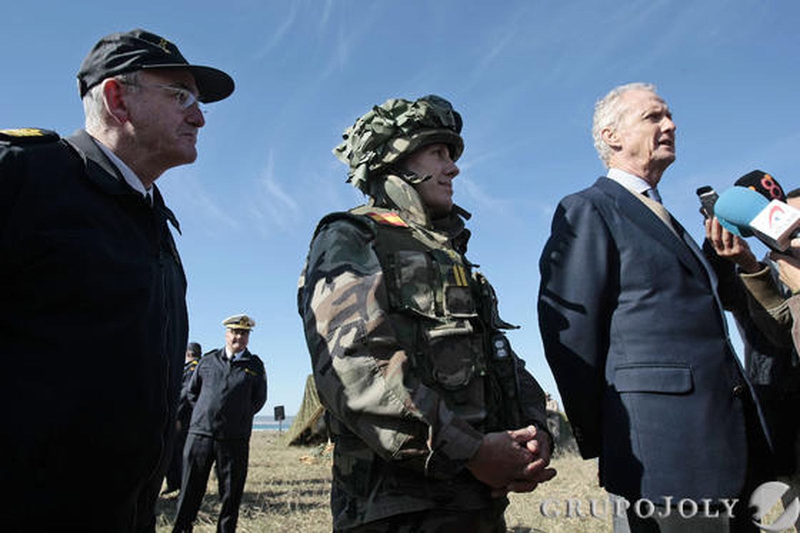 Las Fuerzas Armadas realizan una operación anfibia en El Retín para mostrar su capacidad de evacuación de ciudadanos en zonas de conflicto.

Foto: Fito Carreto