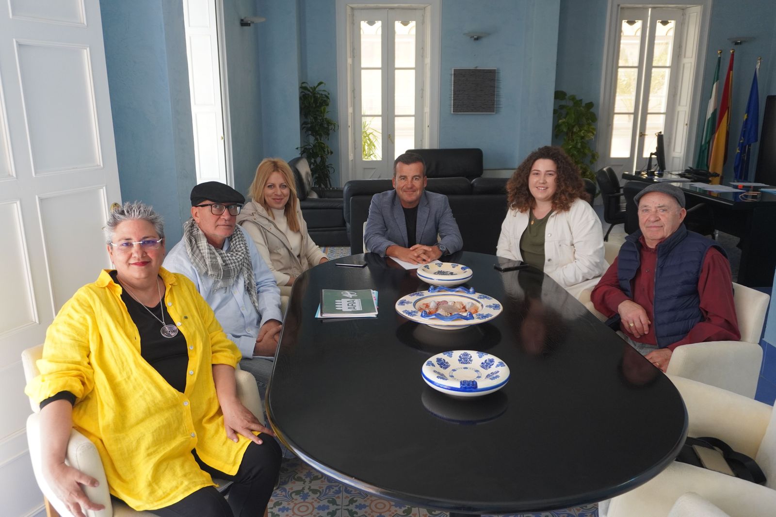 El alcaldes con responsables de ARA.