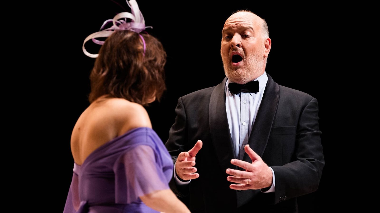 Miembros de la Asociación Gaditana Amigos de la Ópera durante la representación de La Traviata en el Teatro de las Cortes de San Fernando.