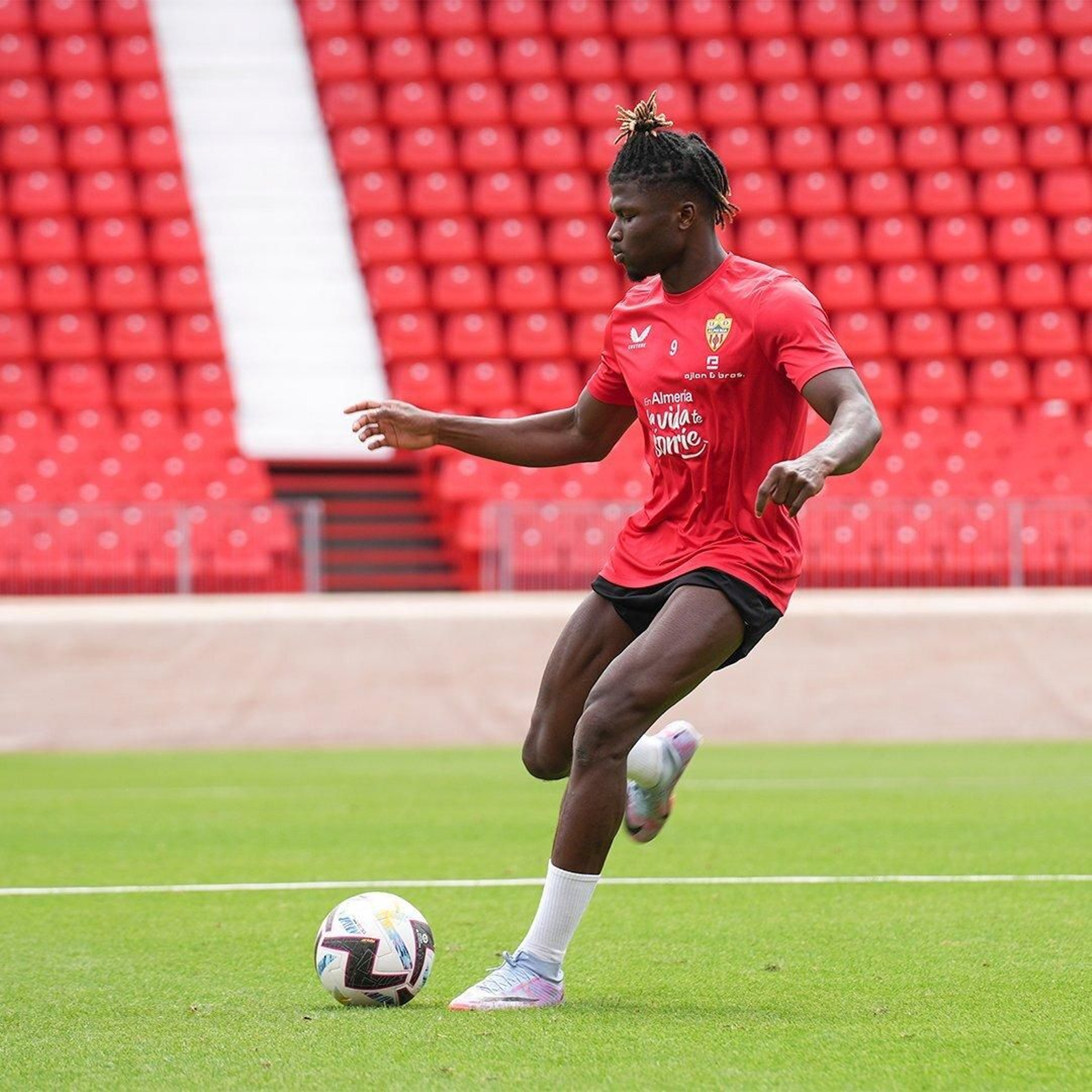 El Bilal tiene un perfil que gusta en la Premier