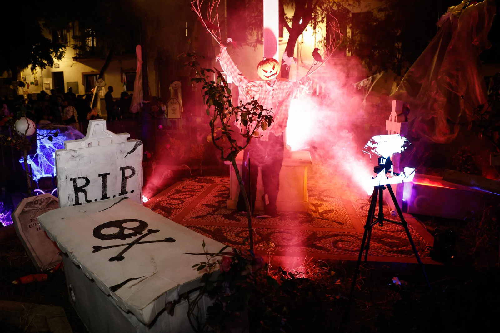 Granada se disfraza para vivir la noche mas terrorifica del año