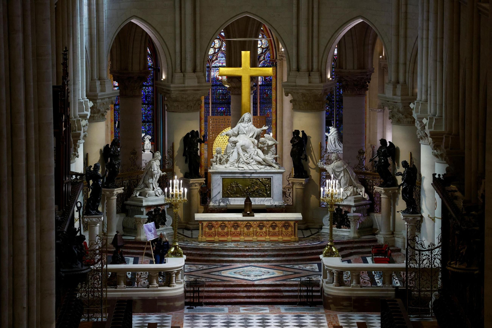 Así es el nuevo interior de Notre Dame tras la restauración Así es el nuevo interior de Notre Dame tras la restauración