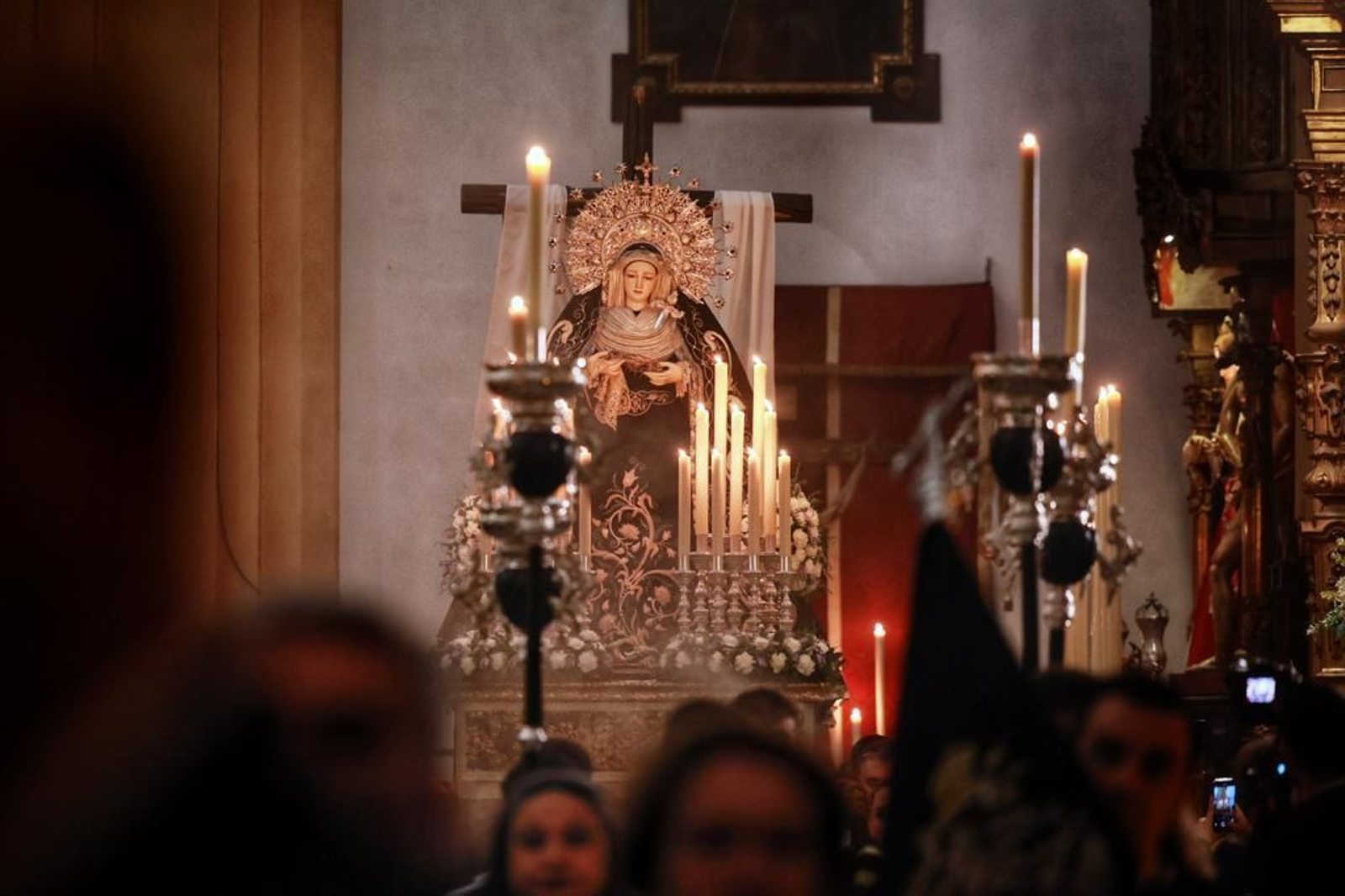 El vía crucis de la Soledad en San Fernando, en imágenes