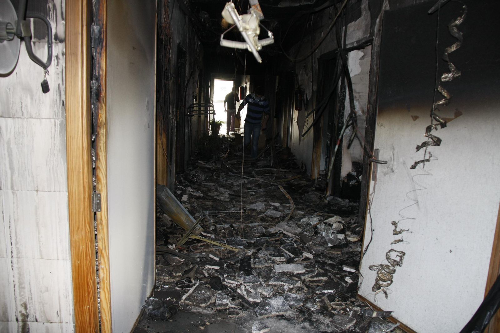 Así quedó uno de los pasillos del interior de la residencia de Afanas en El Puerto.