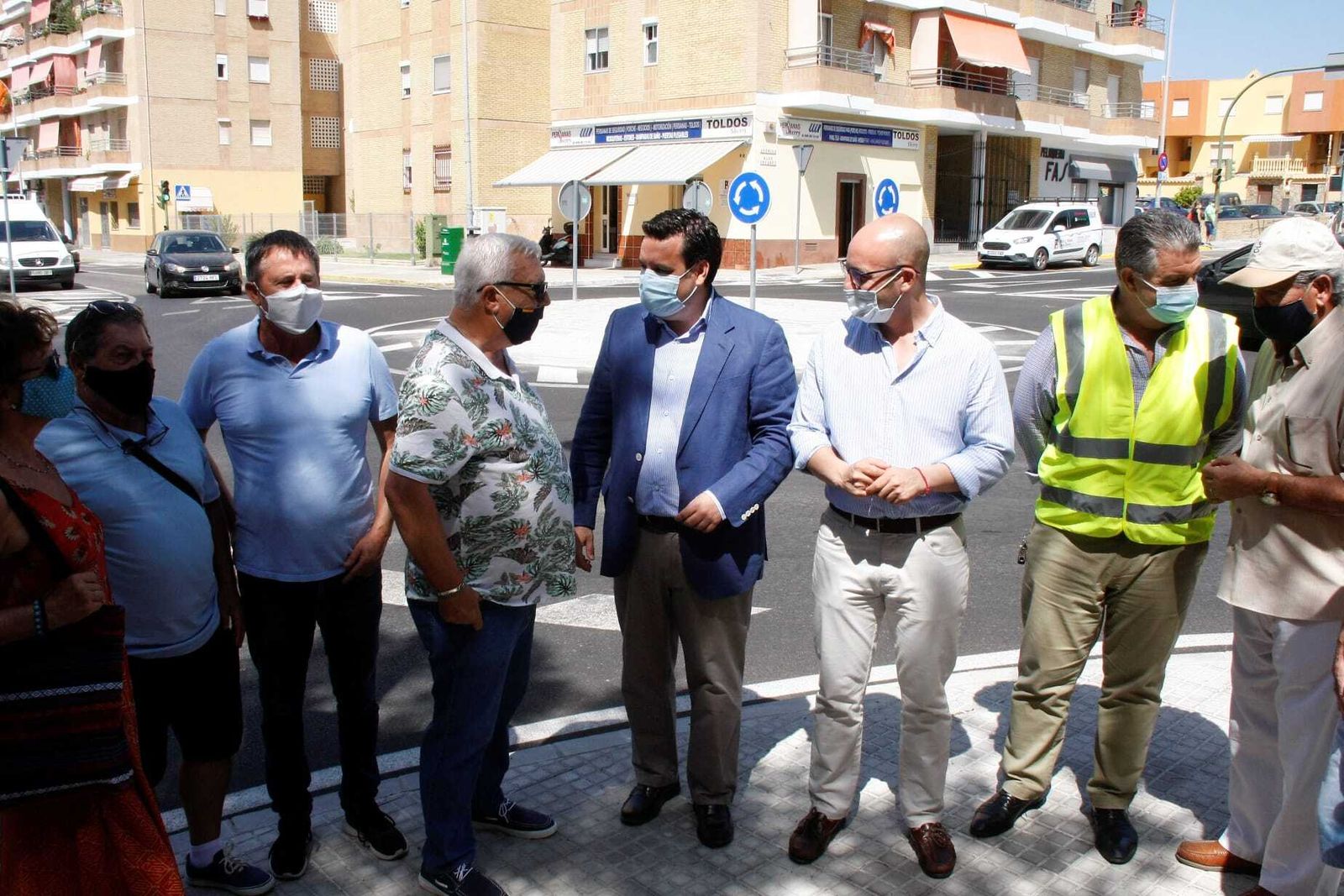 Al acto de inauguración han asistido también vecinos de la zona.