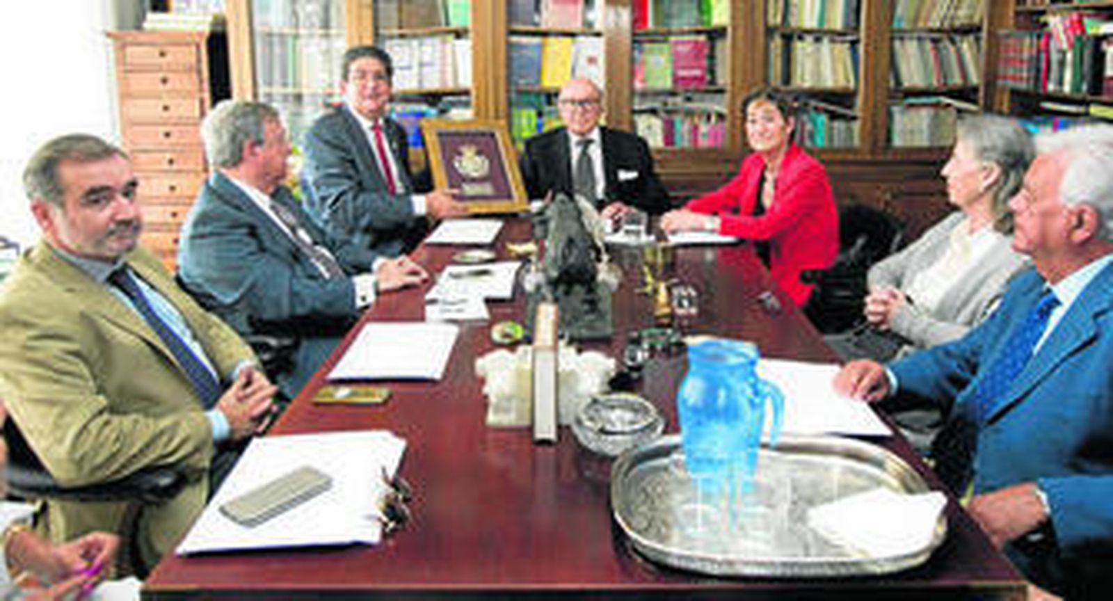 De izquierda a derecha, Óscar Cisneros, Antonio Moreno Andrade, José Joaquín Gallardo, Manuel Clavero Arévalo, Victoria Ortega, Guadalupe Ternero y Juan Mora.