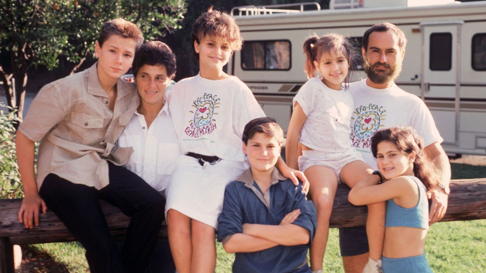 Foto familiar de Joaquin (centro) con sus padres y sus cuatro hermanos (River era el mayor, el de la izquierda).