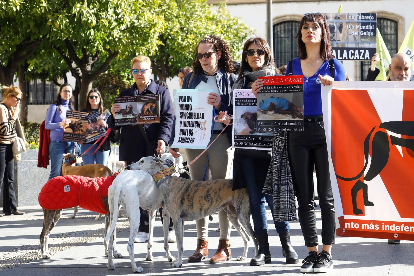 La protesta contra la caza en Córdoba, en imágenes