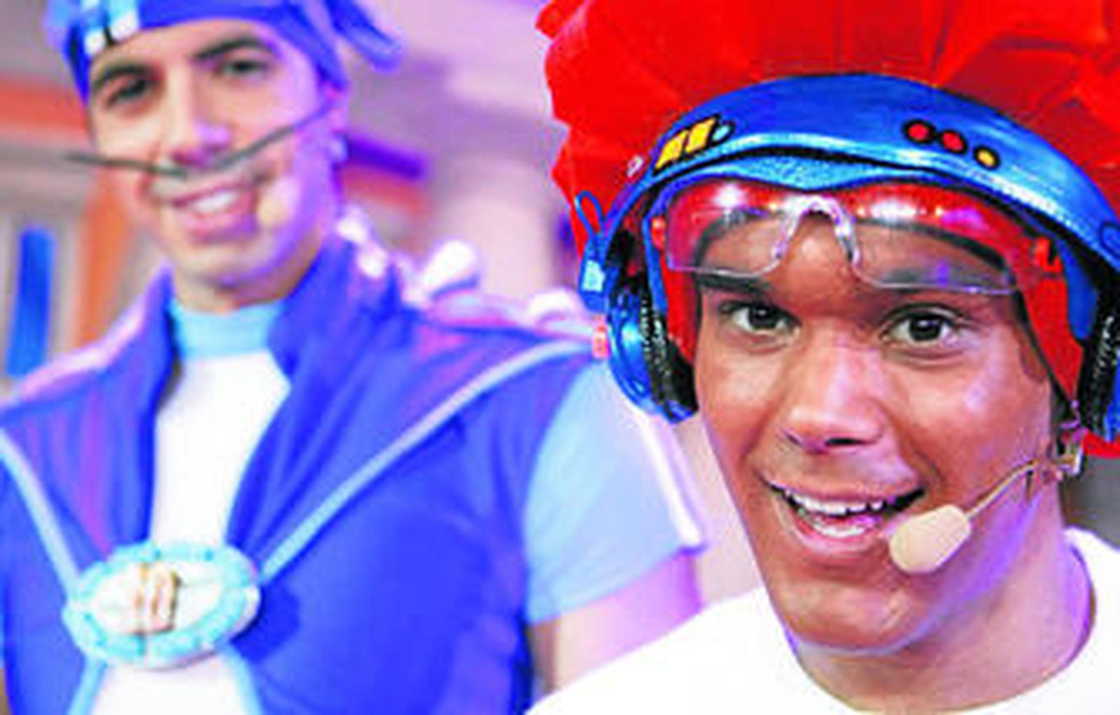 Imagen principal de Francisco Jesús Moreno -Pixel- con Kiko Jiménez -Sportacus-, al fondo.