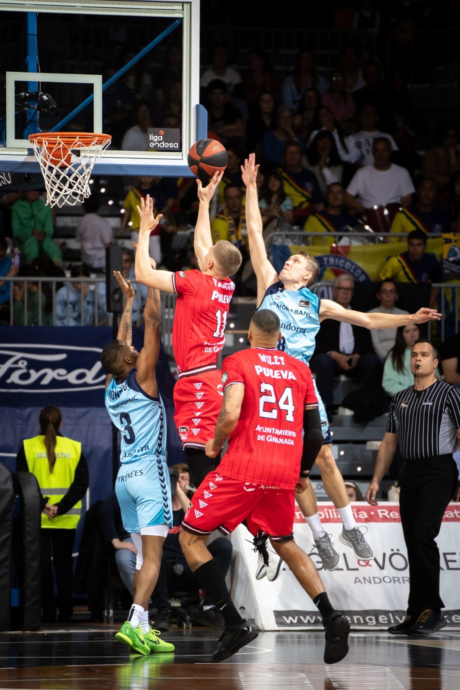 Las imágenes del partido entre Andorra y Covirán Granada