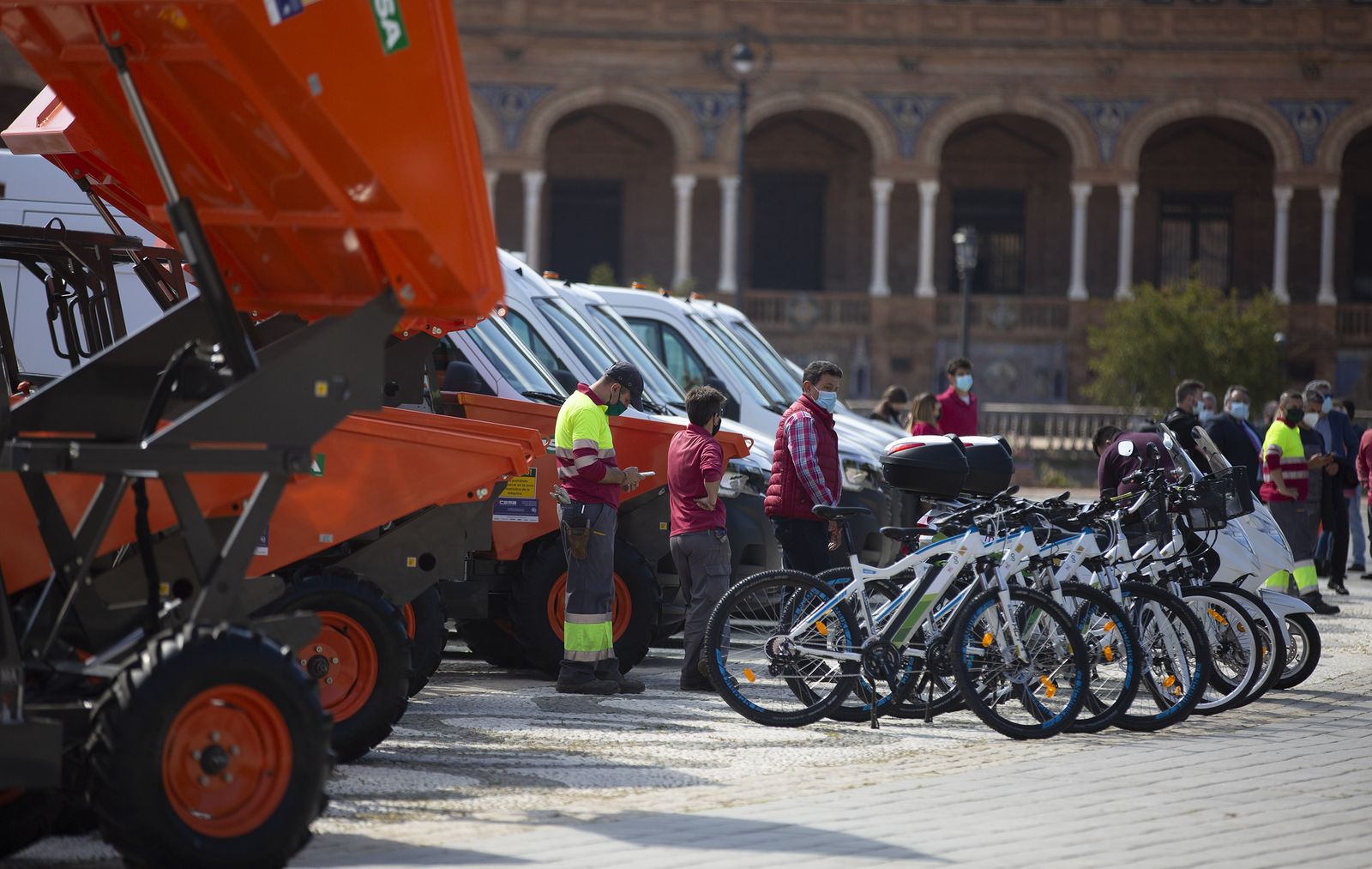 Presentación de los vehículos de Parques y Jardines, en el año 2021.