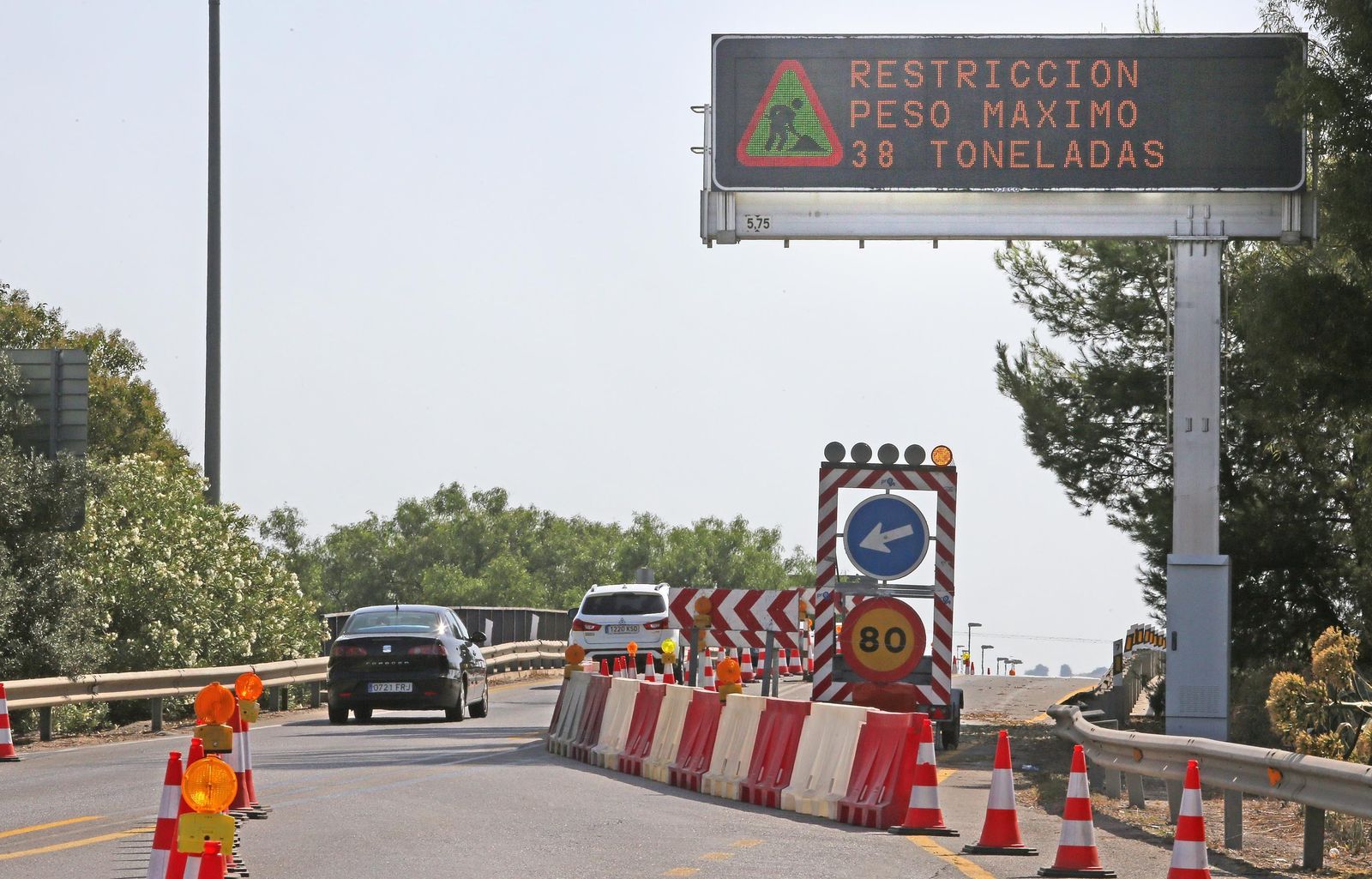 El cierre de un carril del puente de Arcos ocasiona serias retenciones