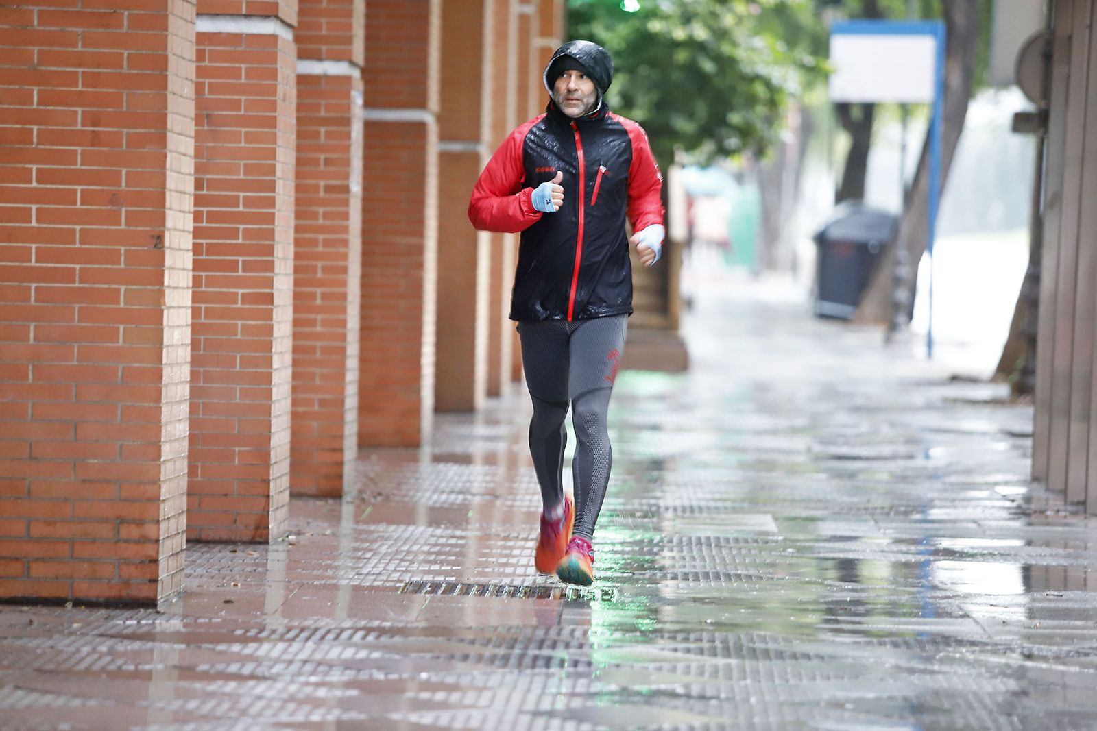 imágenes de la lluviosa mañana en Huelva
