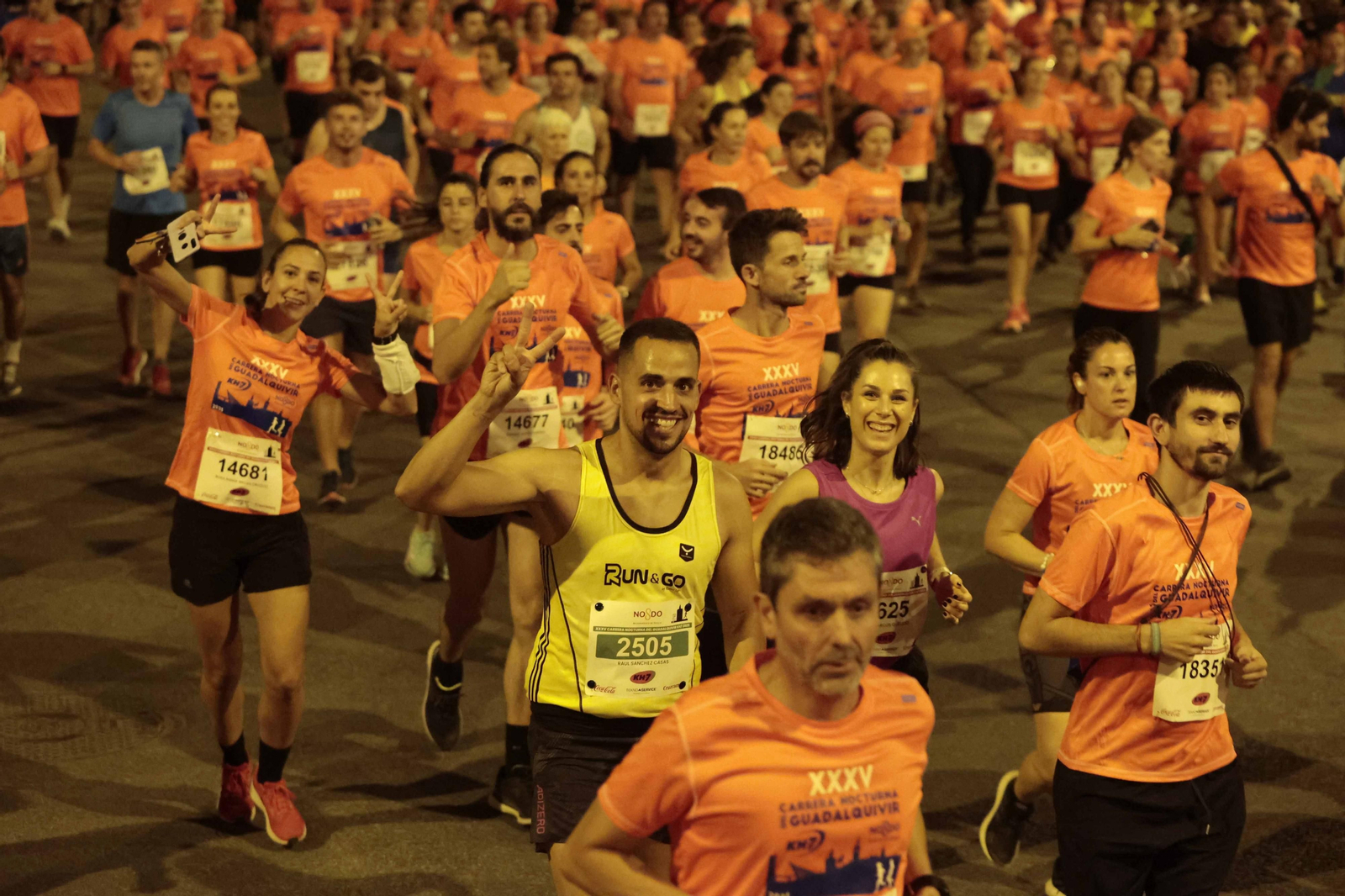 Búscate en las fotos de la Carrera Nocturna (III)