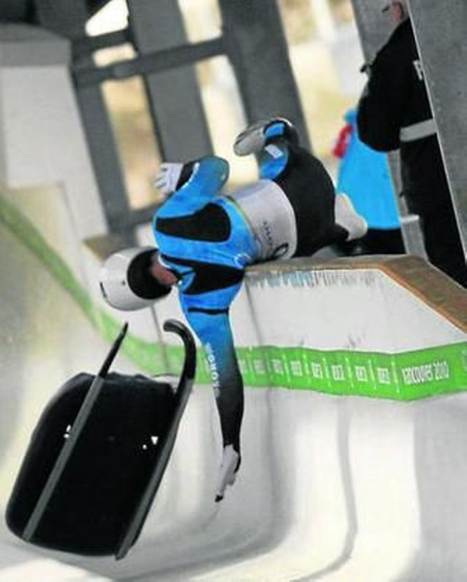 El atleta se estrelló a más de 140 kilómetros por hora.