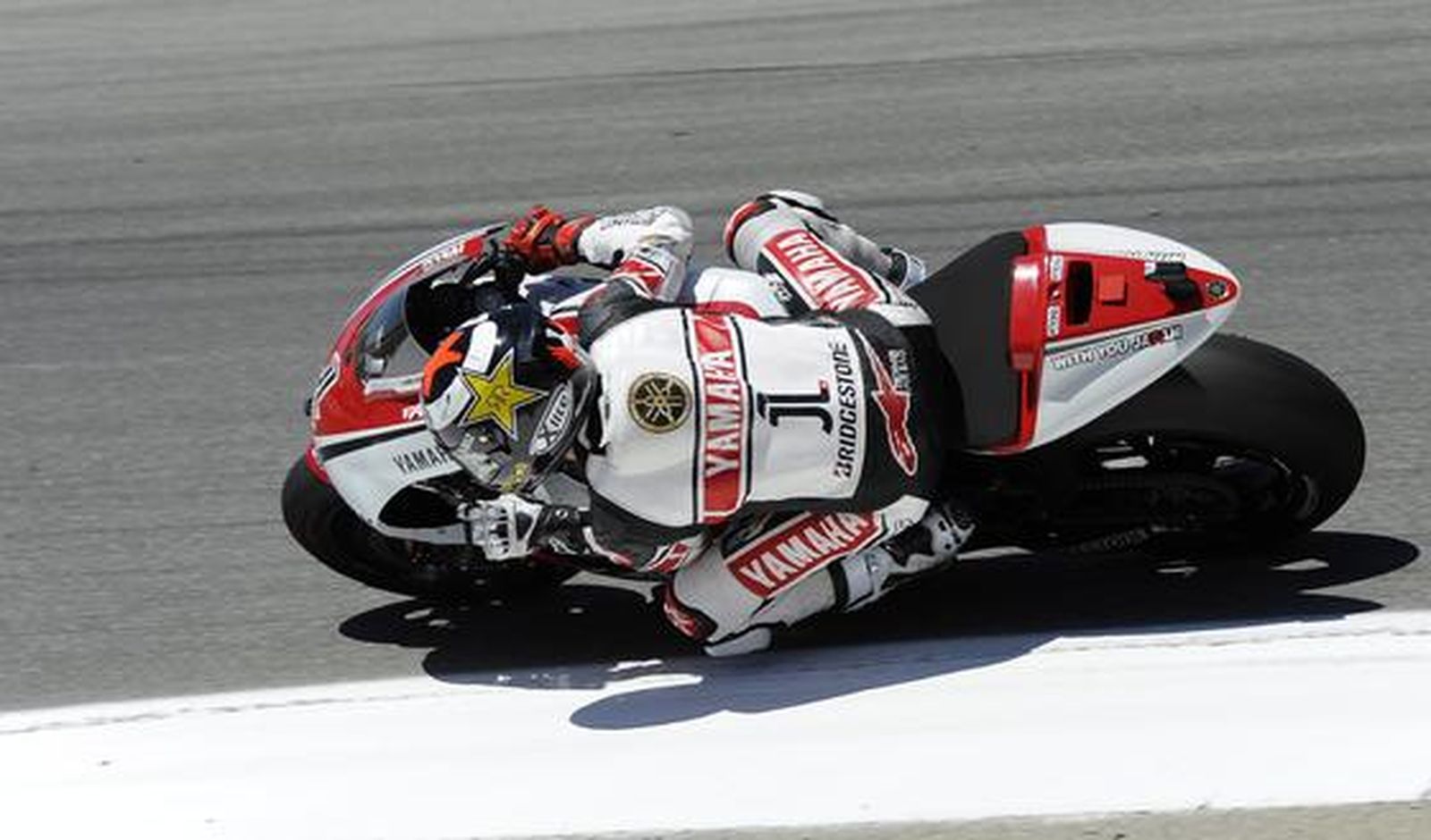 Stoner doblega a Lorenzo y aumenta su ventaja en el mundial

Foto: EFE