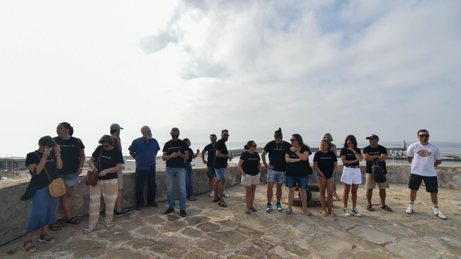 Homenaje a las victimas de la tragedia de 100% Fun Tarifa