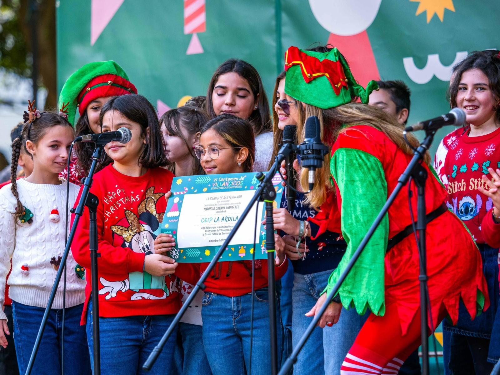 El Certamen de Villancicos de los colegios públicos de San Fernando, en imágenes
