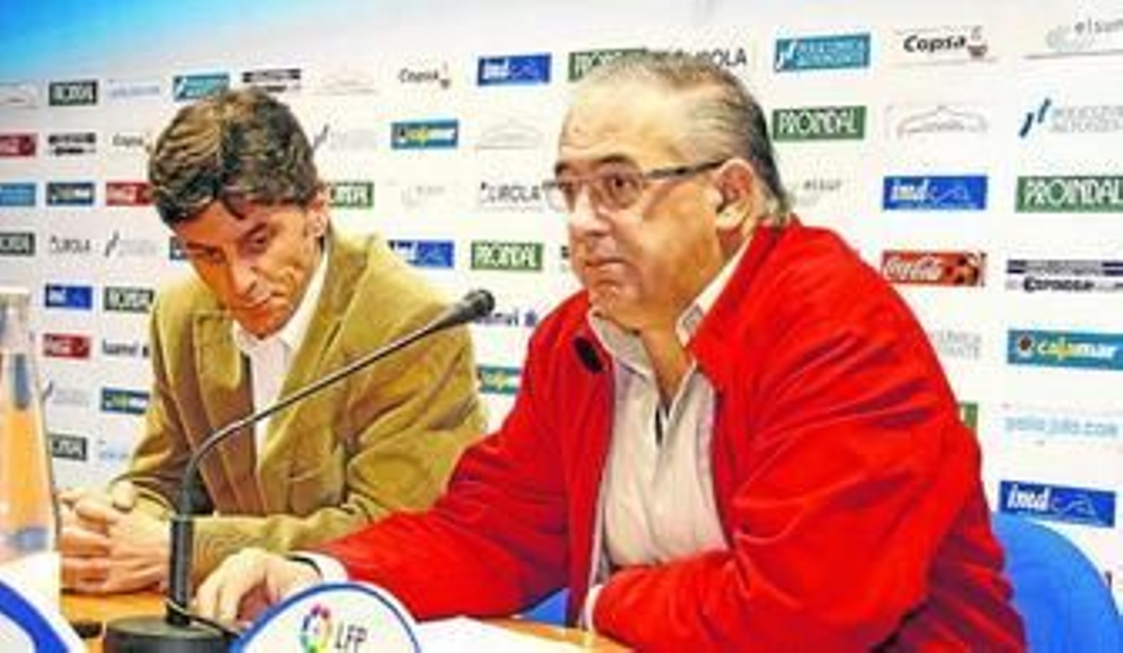 Gabriel Hidalgo no abandonó su gesto serio durante la rueda de prensa. Gabriel Hidalgo no abandonó su gesto serio durante la rueda de prensa.