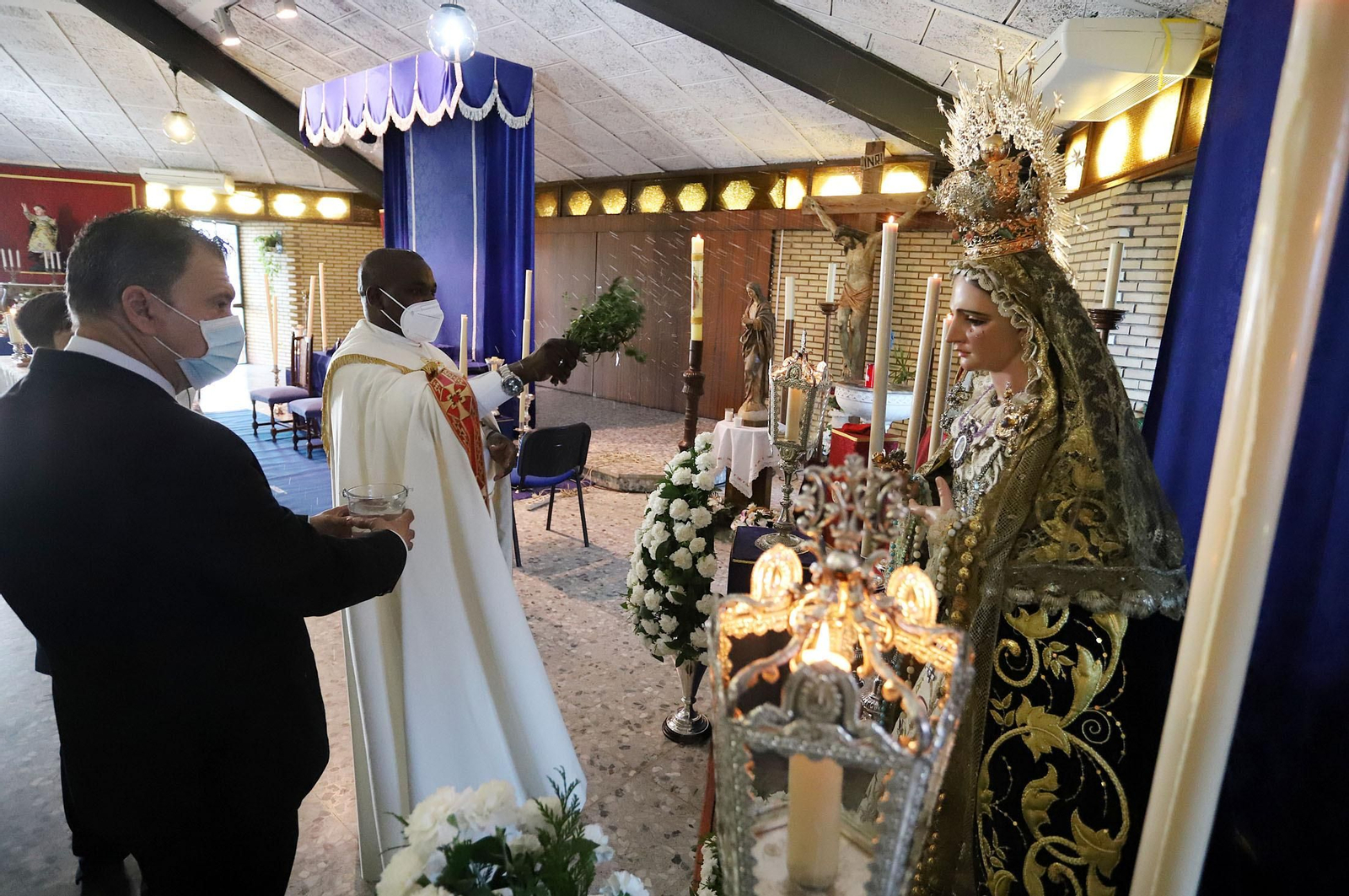 Bendición de María Santísima de la Trinidad en la iglesia de la Sagrada Familia