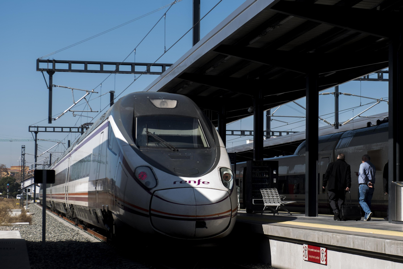 Así es el viaje entre Granada, Córdoba y Sevilla en trenes Avant de Renfe