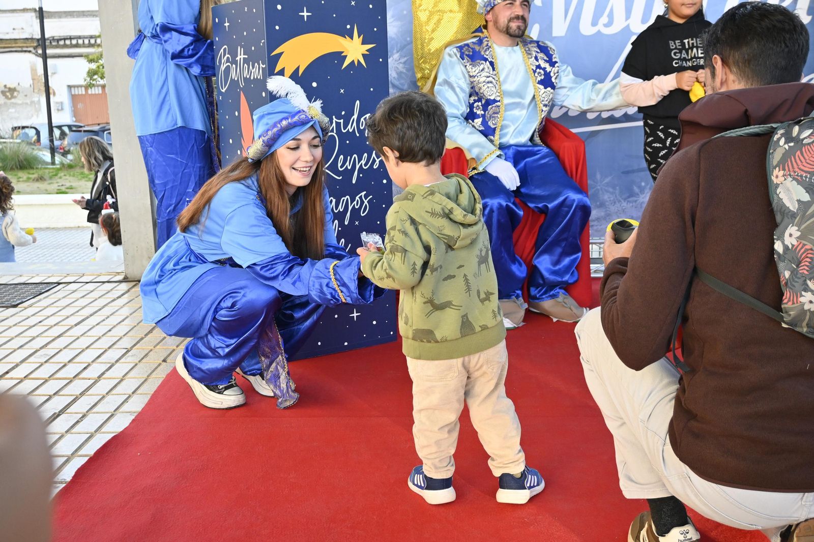Recogida de cartas del paje real en la plaza Miguel Raya en el Molino, en imágenes