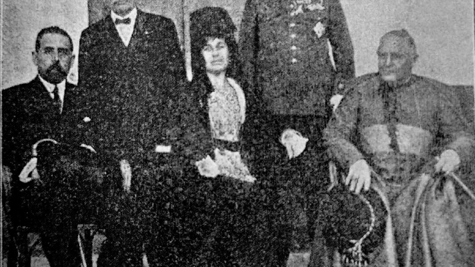 María Roda de Talavera con el Obispo, Alcalde, Gobernador Civil y Coronel Saliquet