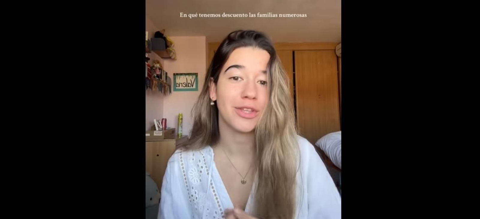 Valeria Gamall contando los descuentos que tienen las familias numerosas