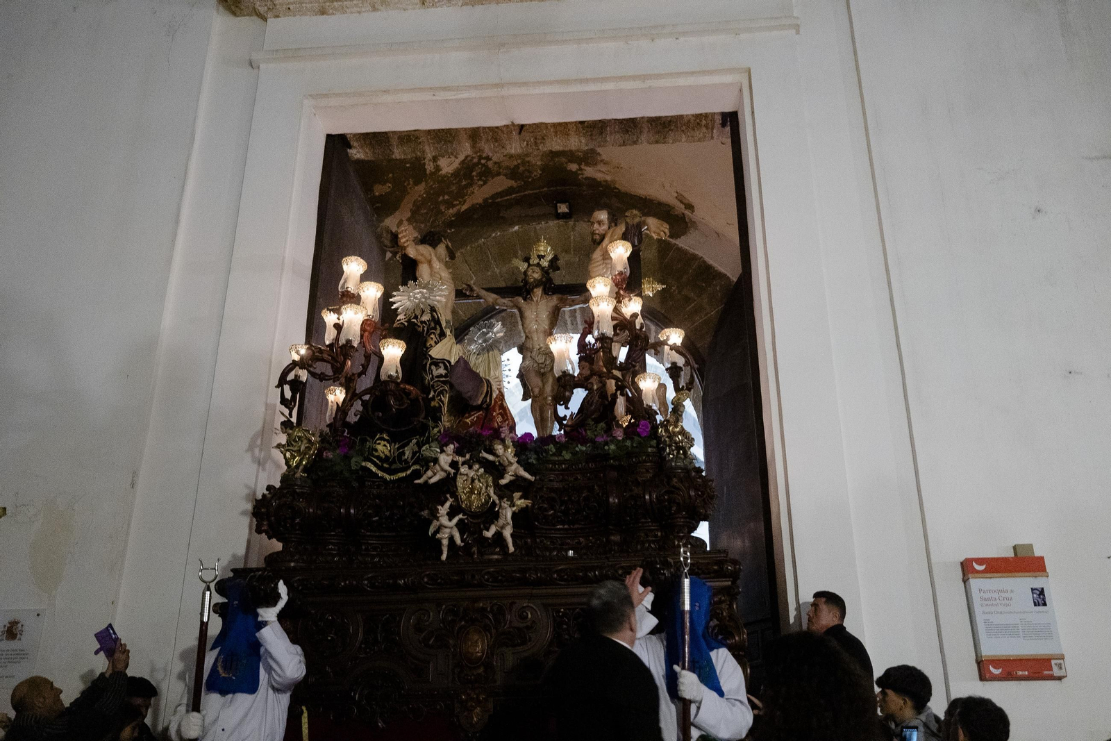 Imágenes de la salida del Perdón en la Semana Santa de Cádiz 2025