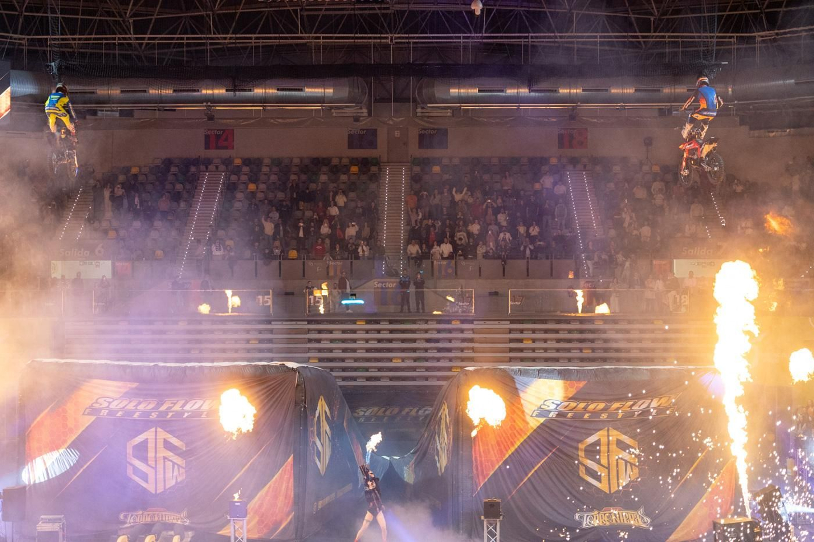 En imágenes: el Soloflow Freestyle enamora en Jaén con acrobacias y espectáculo en estado puro