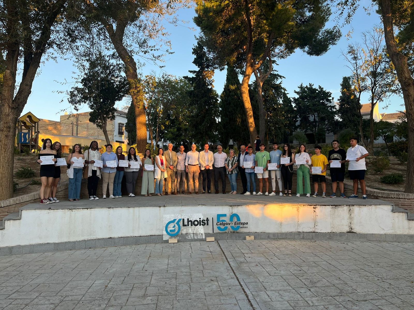 Alumnos becados por Calgovsa.