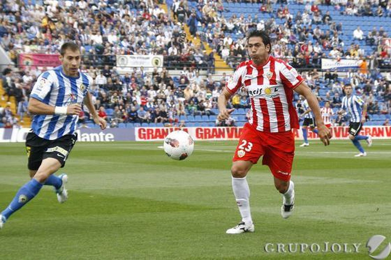 El Almería se lleva un punto del Rico Pérez y se mantiene en la pelea por las plazas de promoción. 

Foto: Rafael Gonzalez