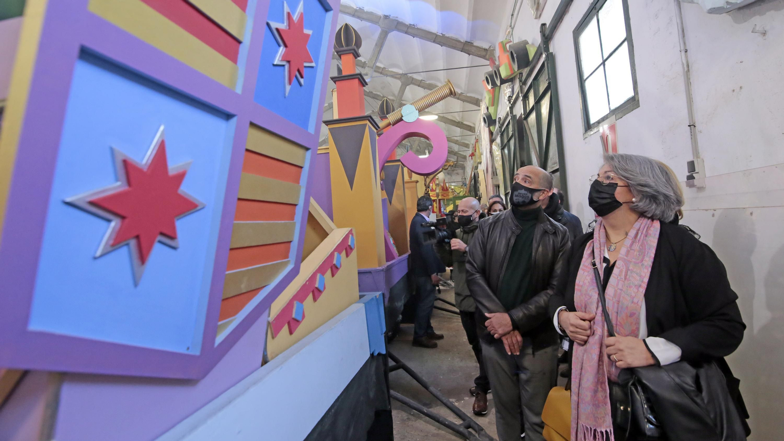 Visita de sus Majestades al taller de fiestas del ayuntamiento de Jerez