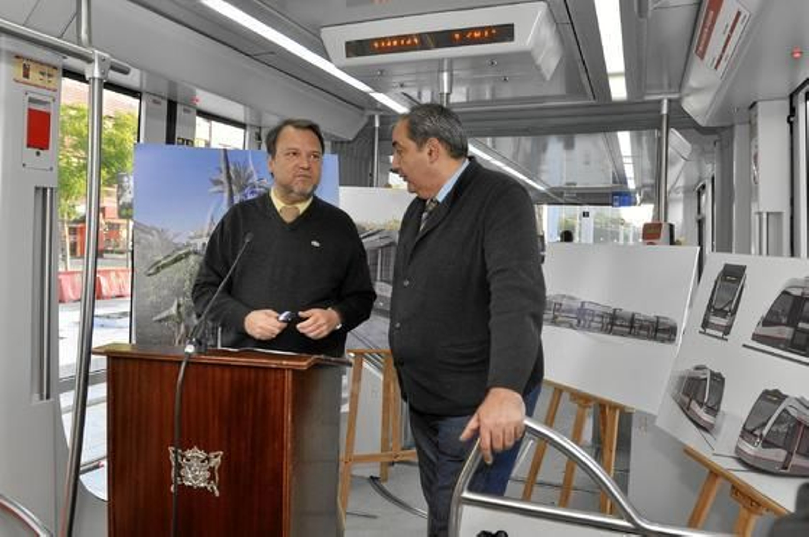 Monteseirín viaja en el Metrocentro hasta San Bernardo