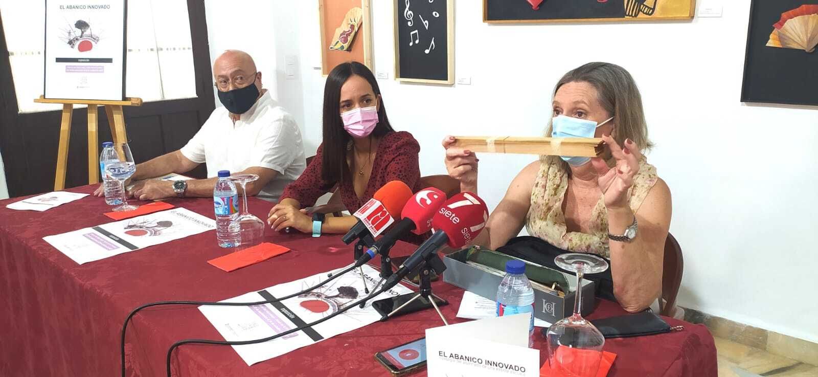 Presentación de la muestra de abanicos.